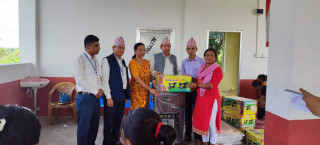 देवदह ५ का १३ महिलालाई सिलाई मेसिन हस्तान्तरण