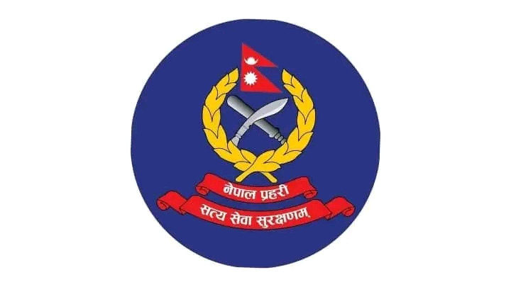 गाउँमा सचेतना फैलाउँदै प्रहरी 