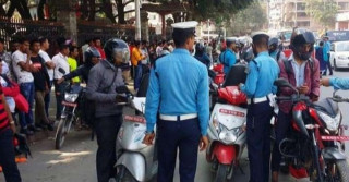 ट्राफिक नियम उल्लंघन : काठमाडौंमा एकैदिन २ हजार बढि सवारी चालक कारवाहीमा