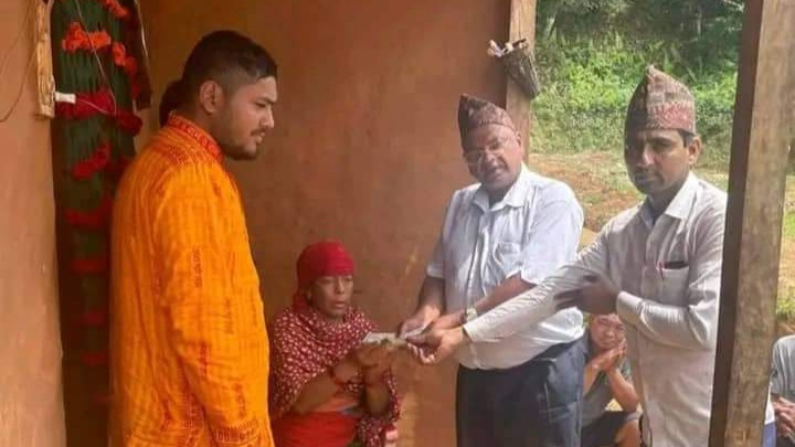 गुल्मीकी ब्लड क्यान्सर पिडित यमुनालाई रुपाकाेट सेवा समाज जापानको आर्थिक सहयोग 