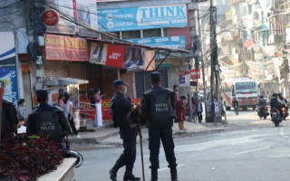 कोटेश्वरमा दुईवटा सार्वजनिक गाडी तोडफोड
