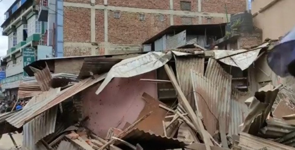 महानगरले भत्काउन थाल्यो बनस्थली र ढुङ्गेधारा क्षेत्रका अवैध घर टहरा