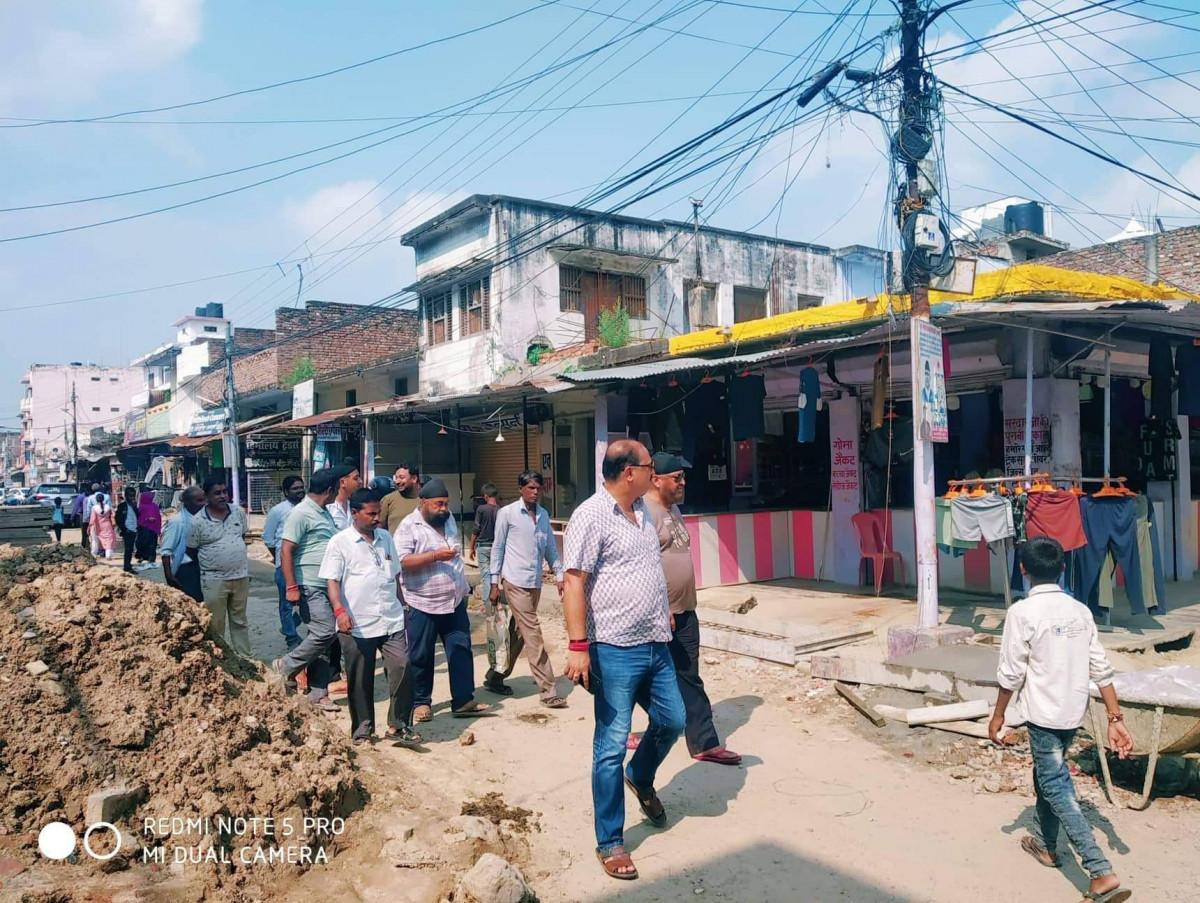 सडक विस्तार र नाली निर्माण कार्यले पायो तिब्रता, अबैध संरचना पनि हटाईदै