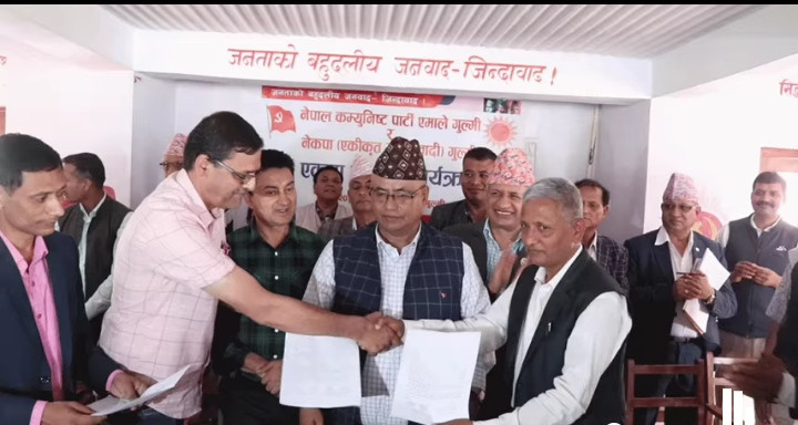 समाजवादी नेताको एमाले प्रवेश: पार्टी कार्यालयमा चहलपहलदेखि गला अबरुद्धसम्म 