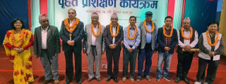 पोखराका मेयर धनराज आचार्यले  नेतृत्व हस्तान्तरण