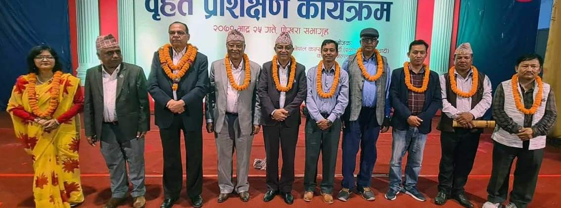 पोखराका मेयर धनराज आचार्यले  नेतृत्व हस्तान्तरण