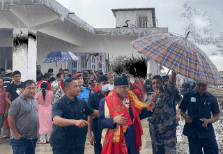 पुष्पकमल दाहाल ‘प्रचण्ड’ आफ्नो पुर्ख्यौली जग्गामा बनेको नयाँ घरमा सरे