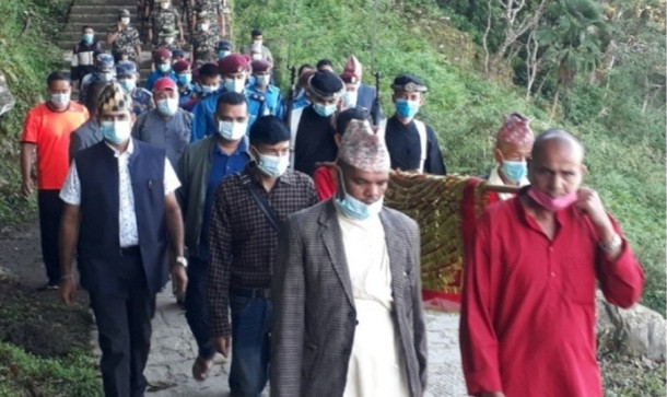 आज घरघरमा फूलपाती भित्र्याइँदै