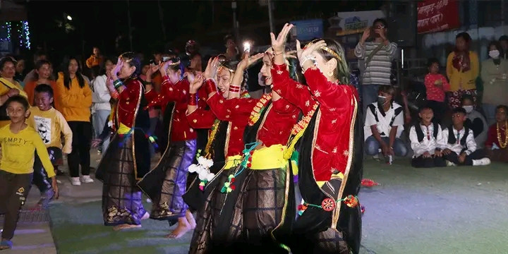 परम्परागत गीतमा नृत्य गर्दै खेलिने देउसी र भैलोको मौलिकता हराउँदै