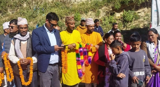 चार पटक  प्रधानमन्त्री भइसकेका देउवाको पनि ढङ्ग छैनः रवीन्द्र मिश्र