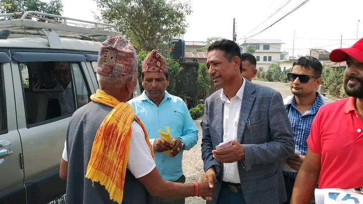 फरक शैली अपनाउदै टिकाराम, र्‍यापले मतदाता रिझाउँदै (भिडियो सहित)