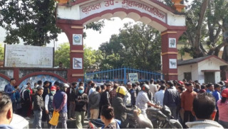 रुपन्देही २ मा पुन:मतदानको माग गर्दै एमालेबाहेकका दलहरु प्रदर्शनमा