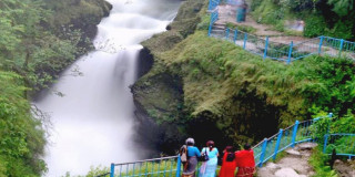 पर्यटकलाई लोभ्याउने पाताले छाँगो 'डेभिज फल्स' अवलोकन गर्ने बढे