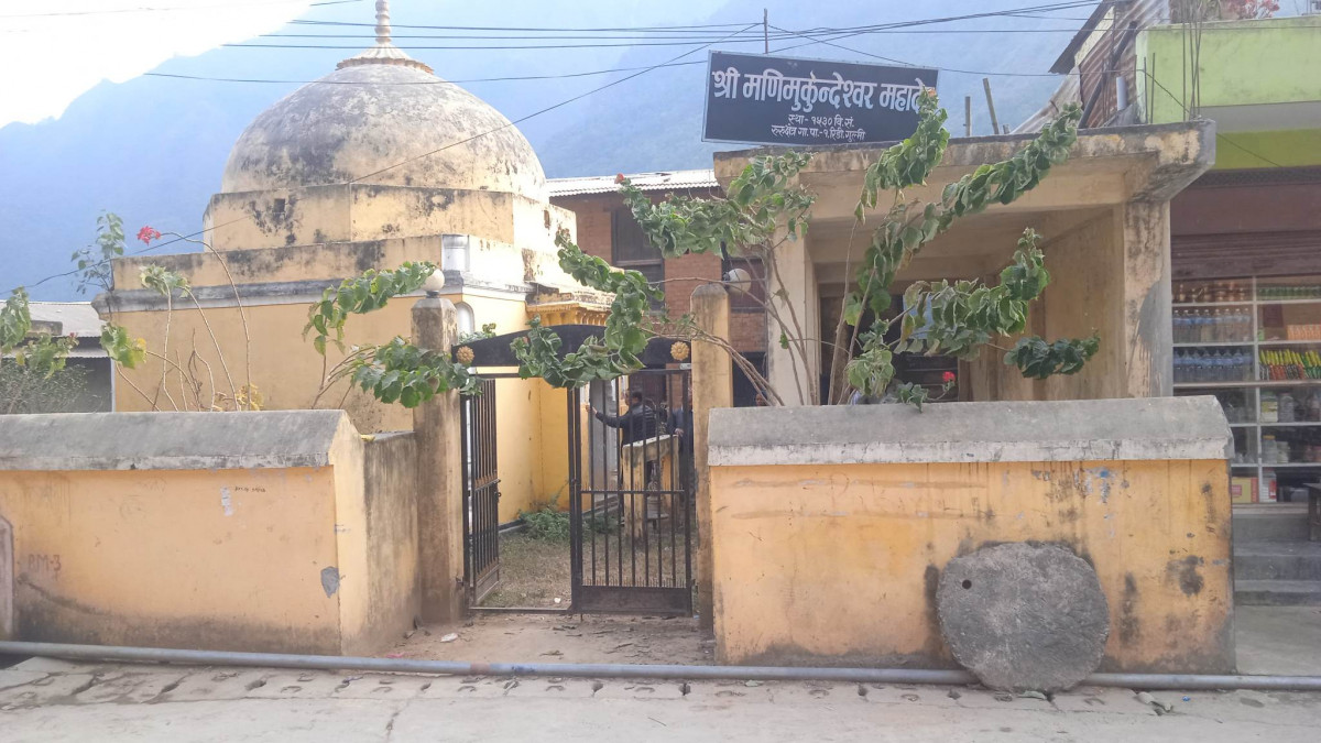 आन्तरिक पर्यटककाे राेजाईमा तीनमुखे पुल, प्रेम जोडि र टिकटक खिच्नेहरुकाे ताँती
