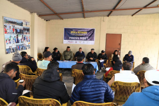 पोखरामा माछापुच्छ्रे  टेनिस हुँदै