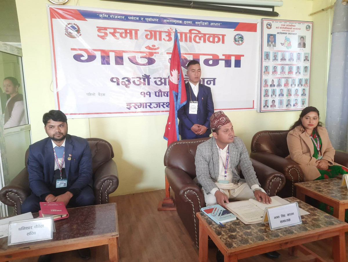 भण्डारीद्वारा इस्माका स्वास्थ्य संस्थालाई स्वास्थ्य सामाग्री प्रदान