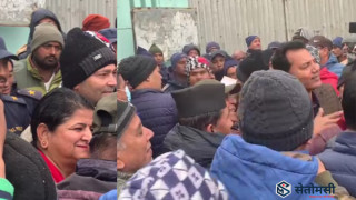 सहमतिबिना चिनि मिलमा लगाईएको ताला मध्यरातमा खोलिएपछी स्थानीयको विरोध (भिडियो सहित)