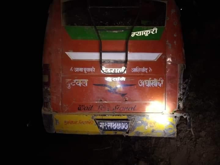 पाल्पाको खुसार्नेमा भएको बस दुर्घटनामा ६ जनाको  मृत्यु, १८ घाईते