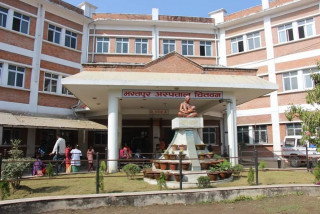 स्वास्थ्य बीमाबाट सेवा  दिनेमा भरतपुर अस्पताल पहिलो