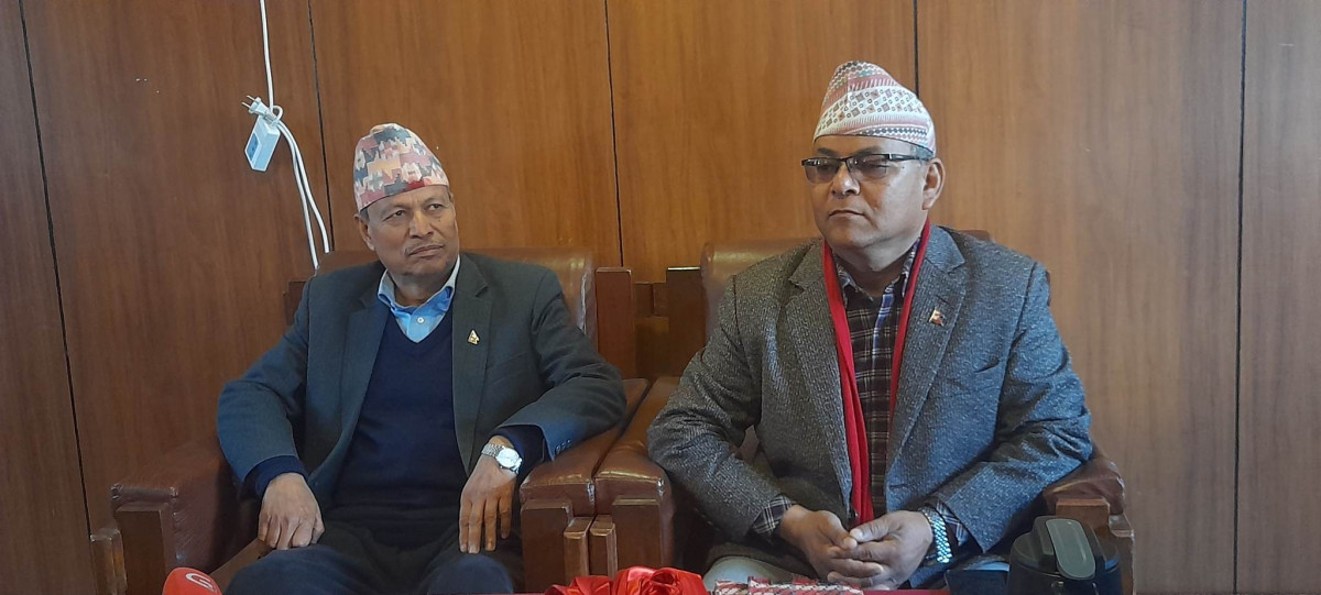 ‘पदमा टाँसिइरहने होइन, ससम्मान नेतृत्व हस्तान्तरण गरौँ’ : भीम रावल