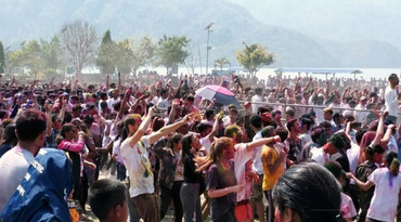 वसन्तपुरमा होलीको चहलपहल शुरु, चीर पूजा गर्नेको भीड