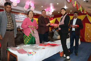 रेसुङ्गा नगरपालिकाद्वारा ९६ जना विद्यार्थीलाई १५ लाख बढिकाे छात्रवृत्ति हस्तान्तरण