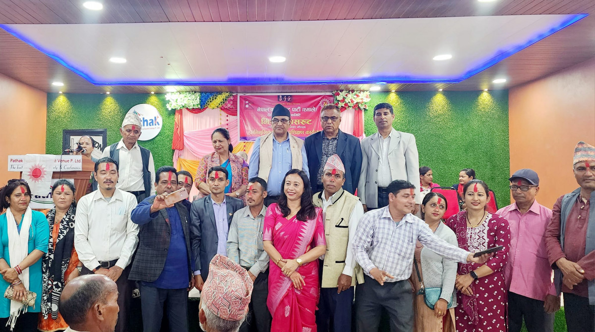 एमालेबाट देवदह ५ को वडाध्यक्षका उम्मेदवार डुम्रेद्वारा ७६ बुँदे महत्वाकांक्षी घोषणा पत्र सार्वजनिक