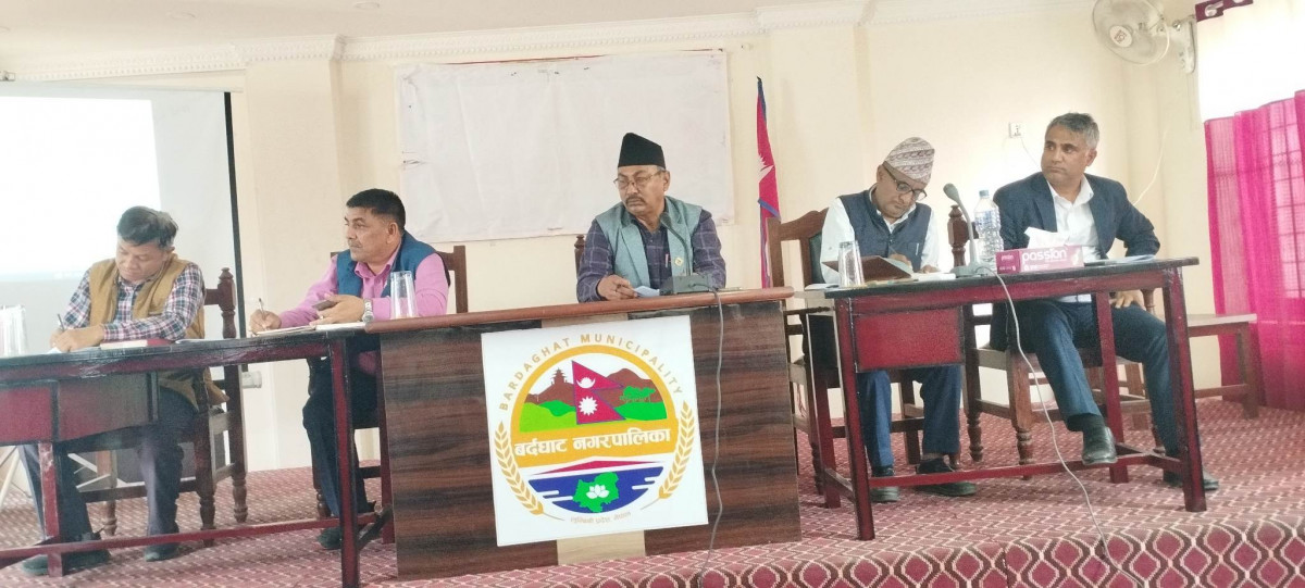 नारायणी अस्पताल घटनाका घाइते चिकित्सकलाई  ट्रमा सेन्टरमा ल्याइयो
