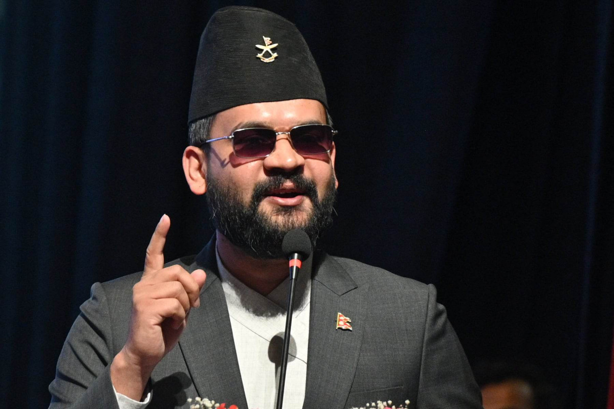मध्यरातमा बालेनको आपत्तिजनक स्ट्याटस, आलोचनापछि हटाए