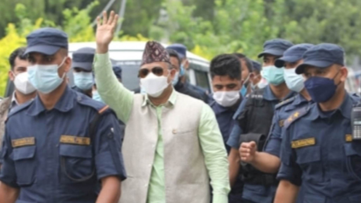 नयाँ दल दर्ताका लागि रेशम चौधरी निर्वाचन आयोगमा