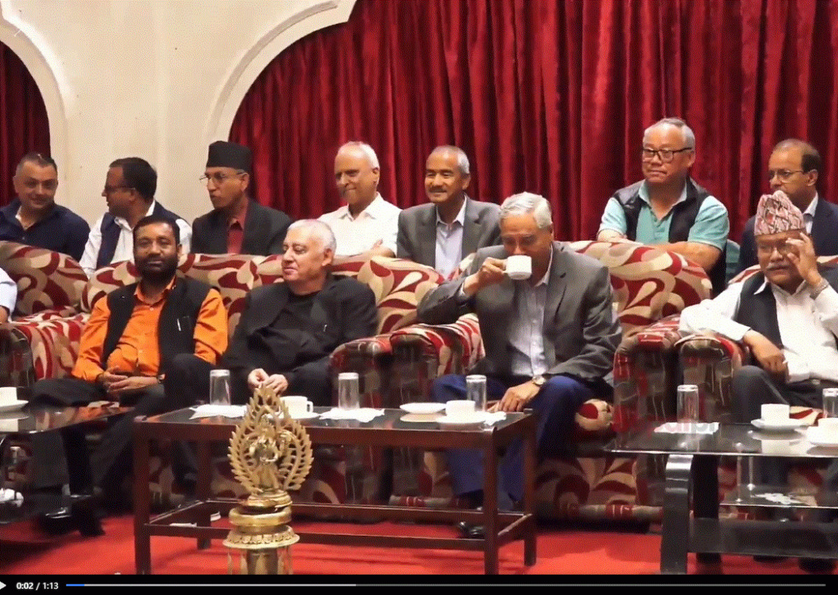 लैनचौरमा शशांकको चियापान, देउवालगायत नेताहरु सहभागी