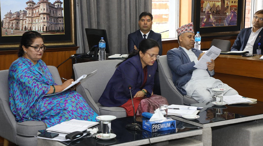आफैंले बनाएका योजना किन कार्यान्वयन हुँदैनन् ? : सञ्चारमन्त्री रेखा शर्मा