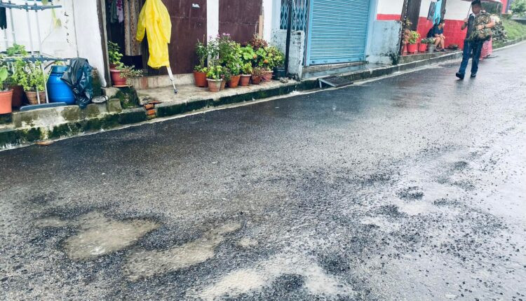  कालोपत्रे सडक एक महिनामै उप्कियो : कारवाही गर्न निर्देशन