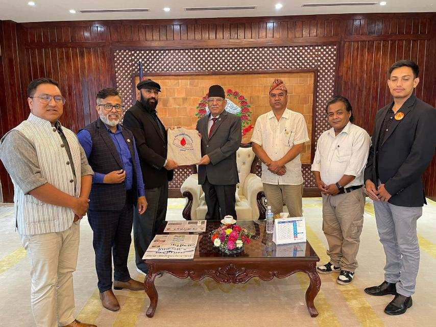 रगतको चरम अभाव, संक्रमणको जोखिम मोलेरै रगत संकलन गर्दै रक्तदाता समाज
