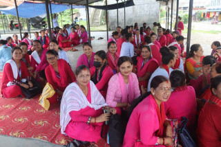 शिक्षक आन्दोलन : विद्यालयको गेटमा गरे देवदहका शिक्षकले हाजिर