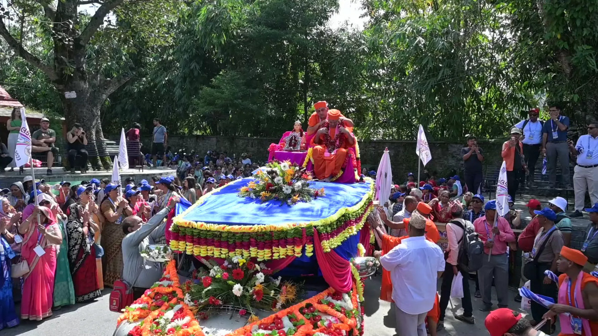 ७ सय बढी भारतीय धार्मिक पर्यटकको जम्बो टोली पोखरामा