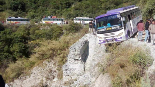 कर्णाली रिभरको बस दुर्घटना हुनबाट बच्यो