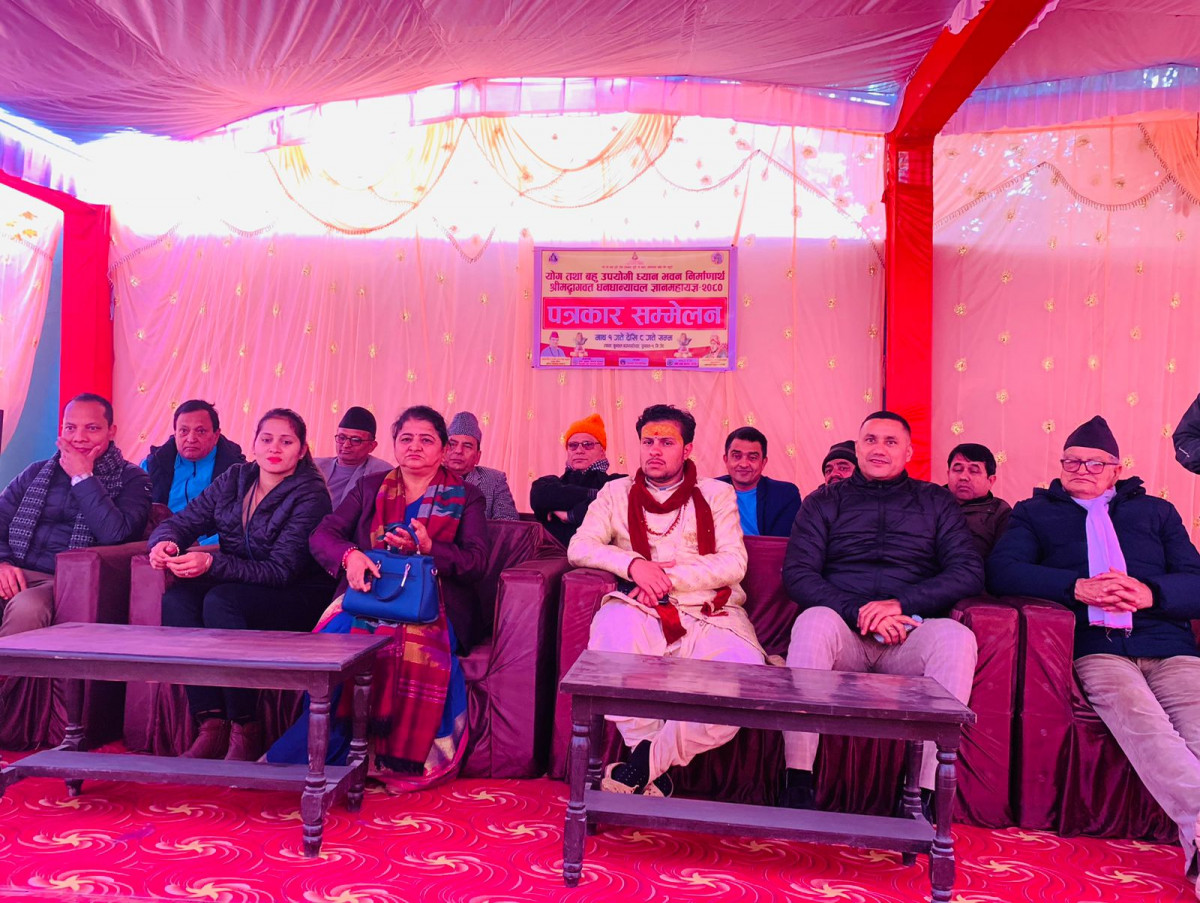 मास्क लिएर संक्रमितको घर-घरमै पुग्छन् सुनवल नगरपालिकाका मेयर थापा
