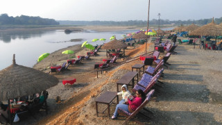 प्रेम दिवसमा सौराहामा बढेन रौनकता