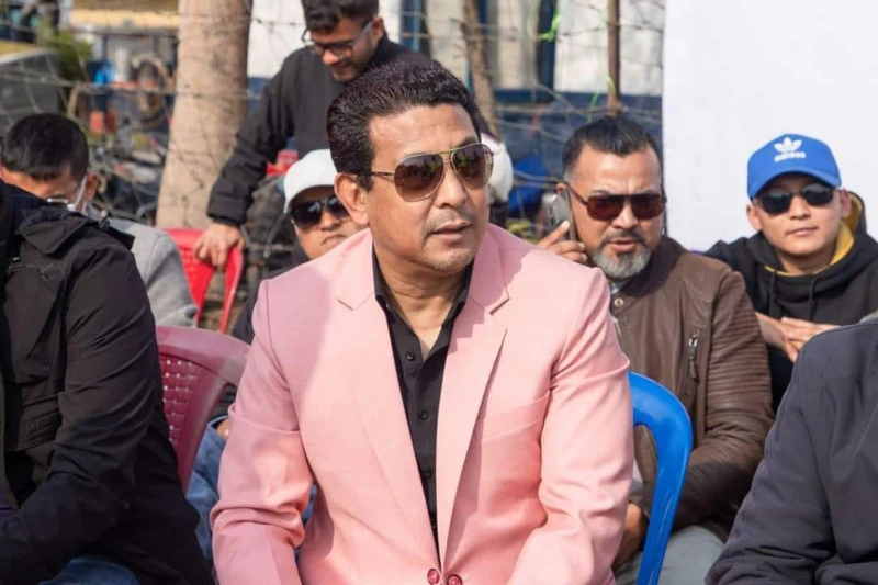 मनाङ्गेसंगको फोटो राख्दै बाबुरामले भने, 'रत्नकरलाई वाल्मीकी बन्ने अवसर दिईनुपर्छ'
