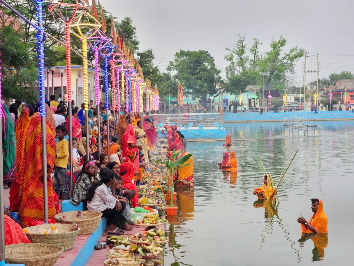 उदाउँदो सूर्यलाई अर्घ्य दिँदै चैती छठ सम्पन्न