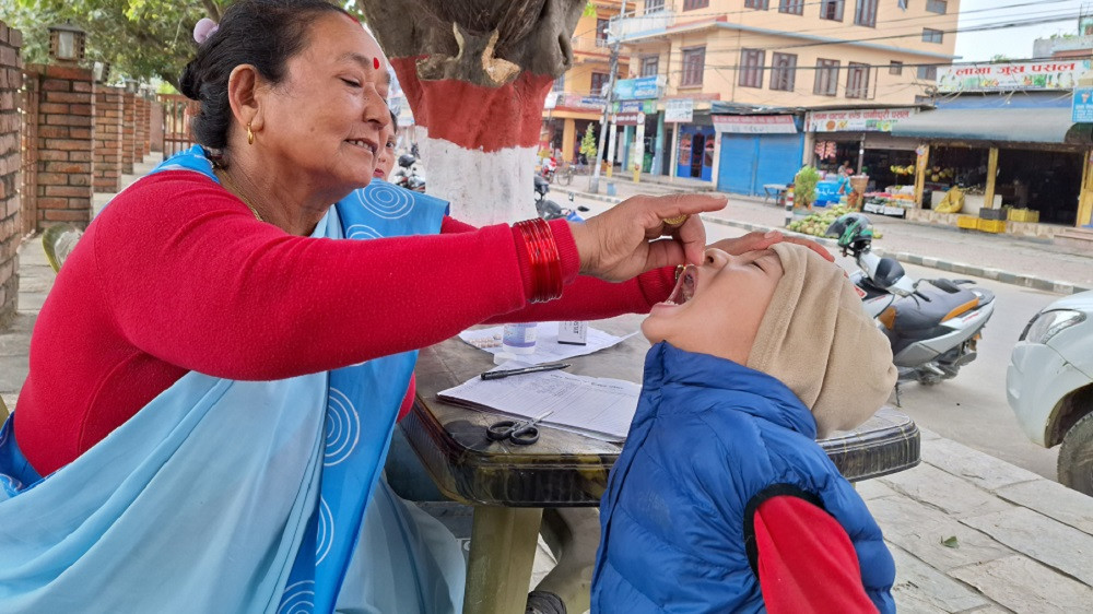 कार्तिक २ र ३ गते बालबालिकालाई भिटामिन ‘ए’ र जुकाको औषधि खुवाइँदै