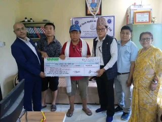 राष्ट्रिय आविष्कार केन्द्रलाई नेशनल टेक हाइड्रोको सहयोग,  एकलाखको चेक हस्तान्तरण
