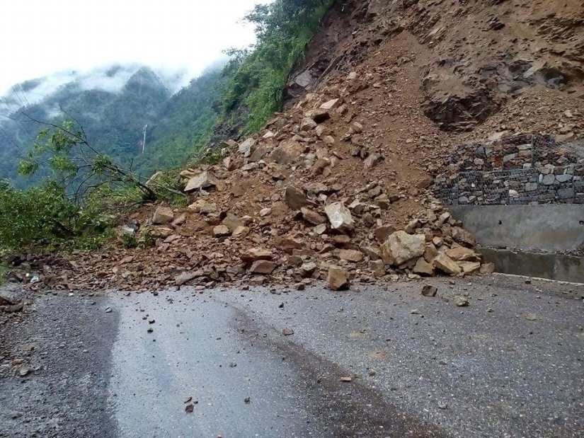 सडक कटानका कारण विभिन्न जिल्लाका प्रमुख सडक तथा राजमार्ग अवरुद्ध