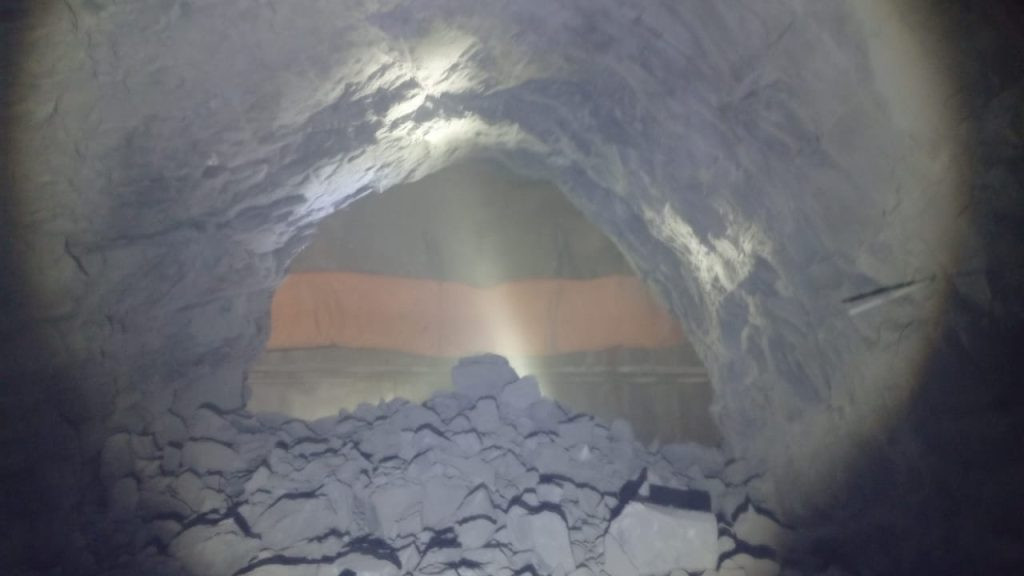 सिद्धबाबा सुरुङमार्ग नजिक पहिरो खस्दा सिद्धार्थ राजमार्ग अवरुद्ध