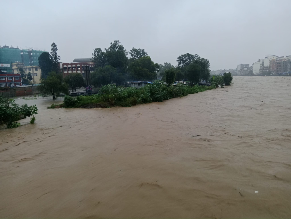 बाढीपहिरोमा परी ११ जनाको मृत्यु, १० बेपत्ता