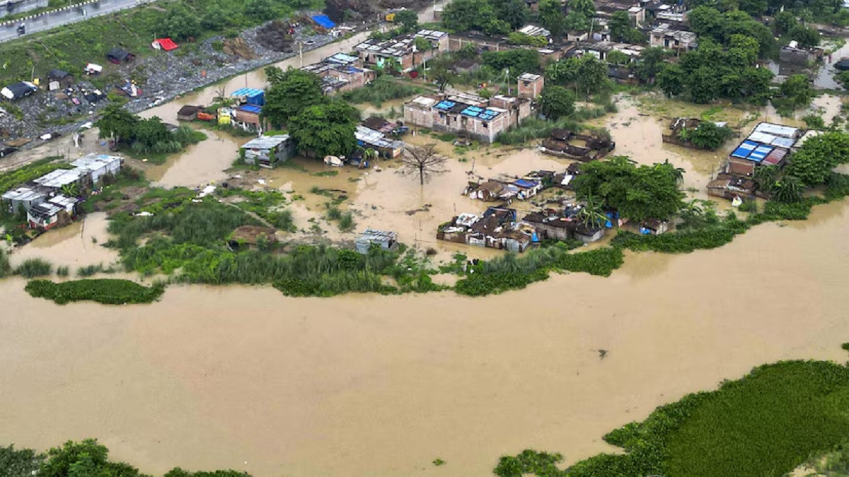 कोशी नदीमा पानीको सतह बढ्यो, २० ढोका खोलियो