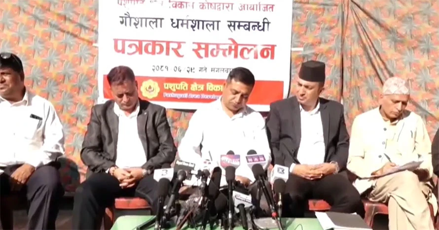 पशुपतिनाथ मन्दिर परिसरमा संस्कृतिमन्त्री पाण्डे