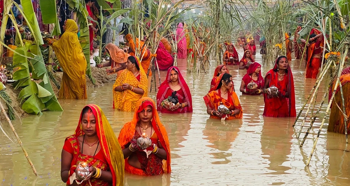 उदाउँदो सूर्यलाई अर्घ्य अर्पणसँगै छठ सम्पन्न