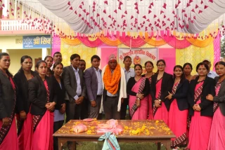 ४० वर्ष अध्यापन गरेका शिक्षक दुधनाथ कुँवरले लिए अवकाश, सिक्टहन माविले गर्यो विदाई